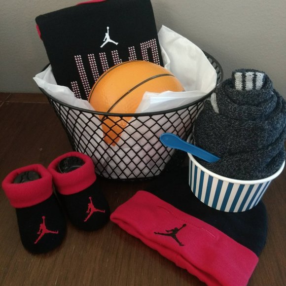Jordan Baby Bodysuit Gift Set - Picture 2 of 7